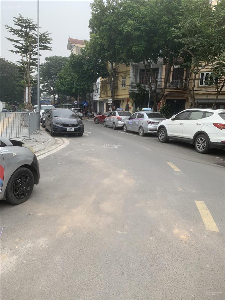 Cho thuê nhà đường lê quang đạo, gần svd mỹ đình, cạnh trường cấp 1, 2 phú đô, kinh doanh tốt.
