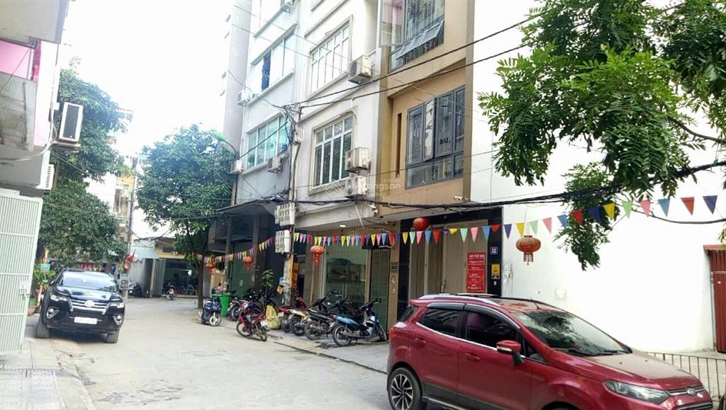 Cho thuê căn nhà 5 tầng đường đồng me, mễ trì, gần golden palace, ô tô đỗ cửa