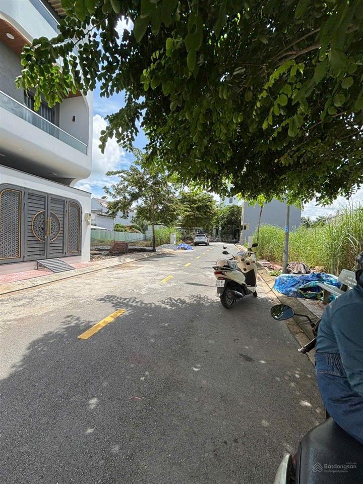 Bán đất nền đường nguyễn hữu trí tân túc bình chánh 50m2  2tỷ650  (bớt lộc)