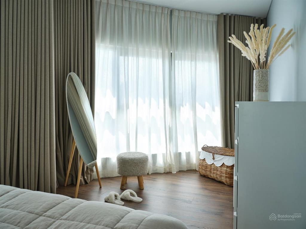 Thiết kế đơn giản, view thoáng mát, 70% khách thuê âu mỹ, giá hợp lý 2pn 35tr