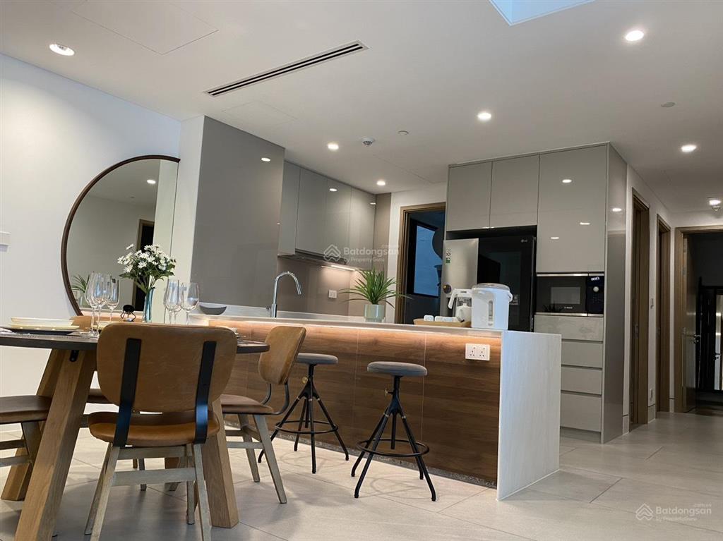 Thiết kế đơn giản, view thoáng mát, 70% khách thuê âu mỹ, giá hợp lý 2pn 35tr