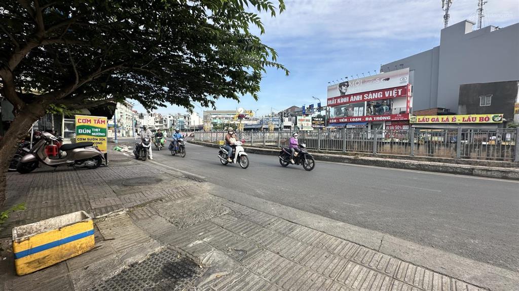 Hot, bán gấp nhà mặt tiền tân kỳ tân quý, bt, 45m2, ngang 7.5m, 2 tầng mới 100%, chỉ nhỉnh 3 tỷ