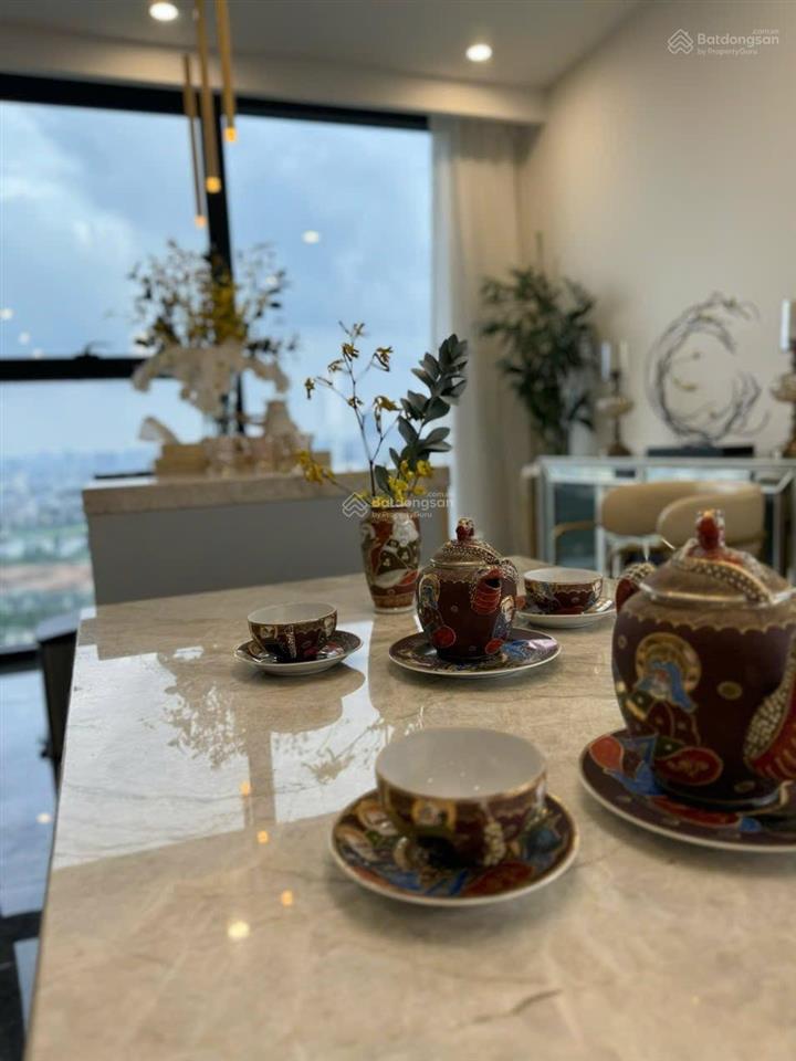 Gia đình chuyển nhà cần bán lại căn hộ 4pn 162m2 view cv thanh xuân giá 1x tỷ,  0365 775 ***