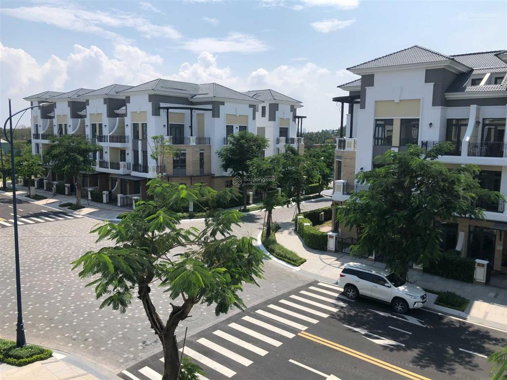 Cần bán nhà phố verosa khang điền dt 6x17, giá 17,5 tỷ view công viên