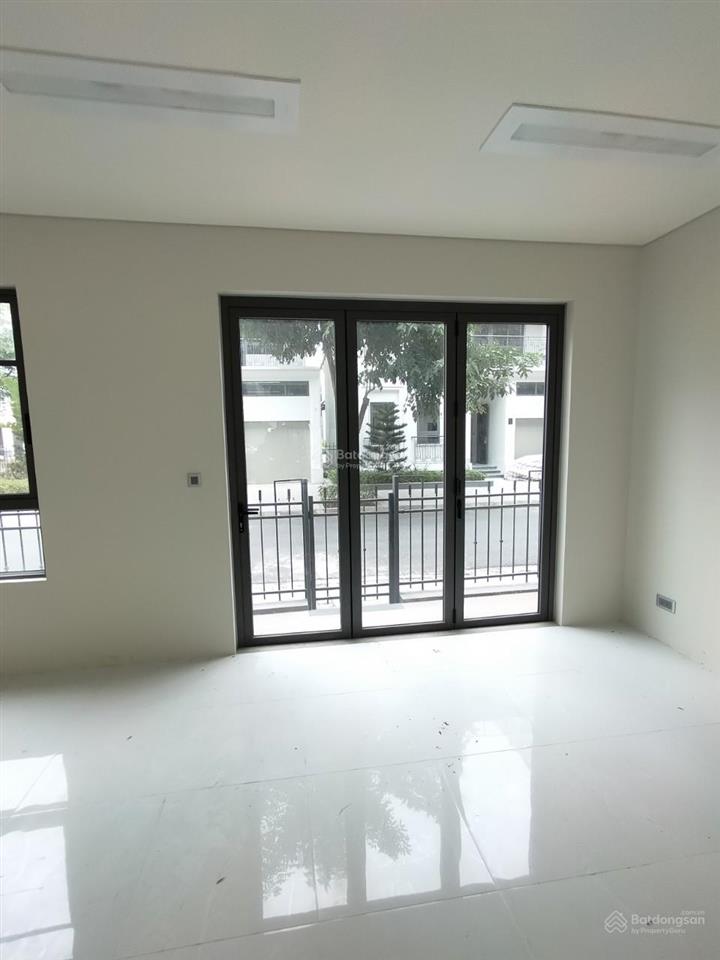 Cho thuê shophouse, liền kề the manor central park dt 75m2, 5 tầng, mt 5m. giá 28tr/th