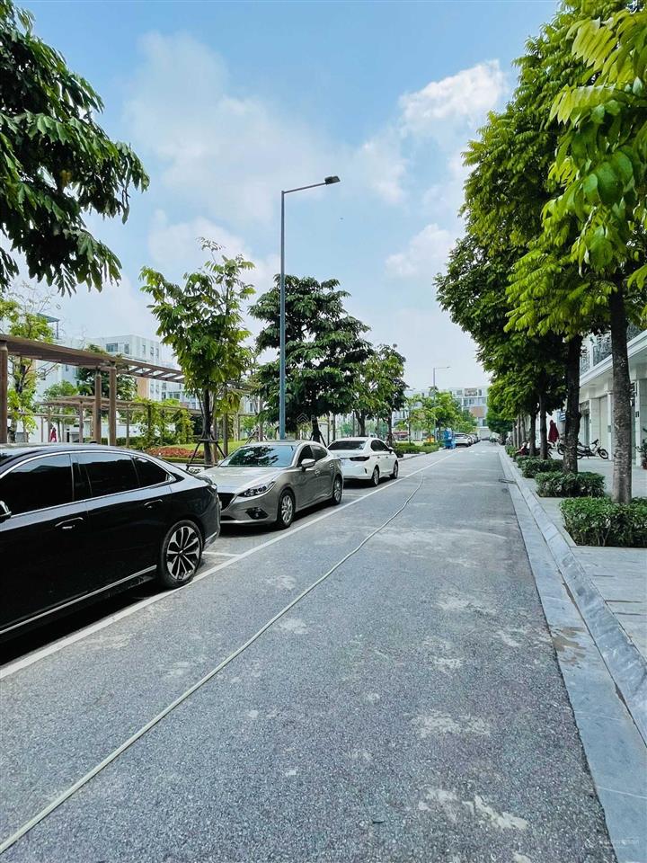 Cho thuê shophouse, liền kề the manor central park dt 75m2, 5 tầng, mt 5m. giá 28tr/th