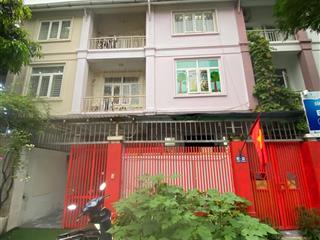 Cho thuê biệt thự làng việt kiều châu âu  nguyễn văn lộc 160m2, 4 tầng. mặt tiền 10m. giá 33tr/th