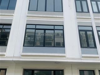 Cho thuê tầng 2  3  4 mp hàm nghi nam từ liêm 110m2 mt 6m, thông sàn lối đi riêng, giá 35tr/3tầng