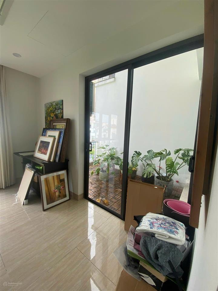 Cho thuê nhà kđt hoàng thành mỗ lao  nguyễn văn lộc. dt 120m2, 5 tầng, thang máy. giá 48tr