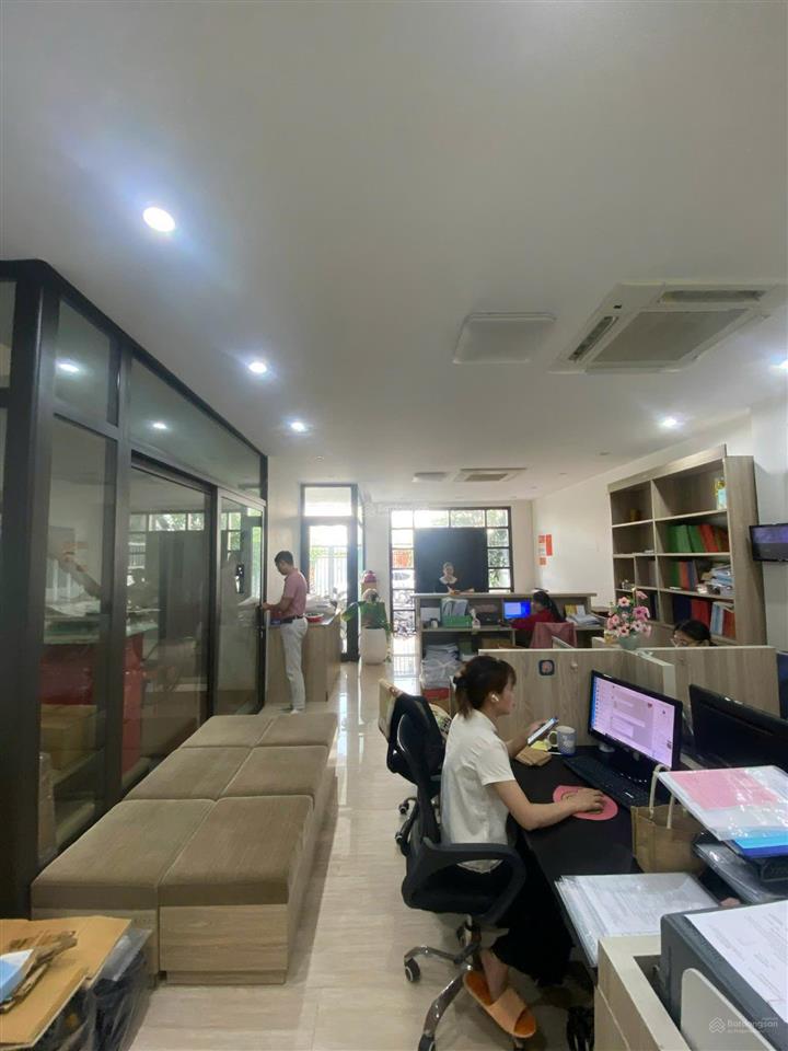 Cho thuê nhà kđt hoàng thành mỗ lao  nguyễn văn lộc. dt 120m2, 5 tầng, thang máy. giá 48tr