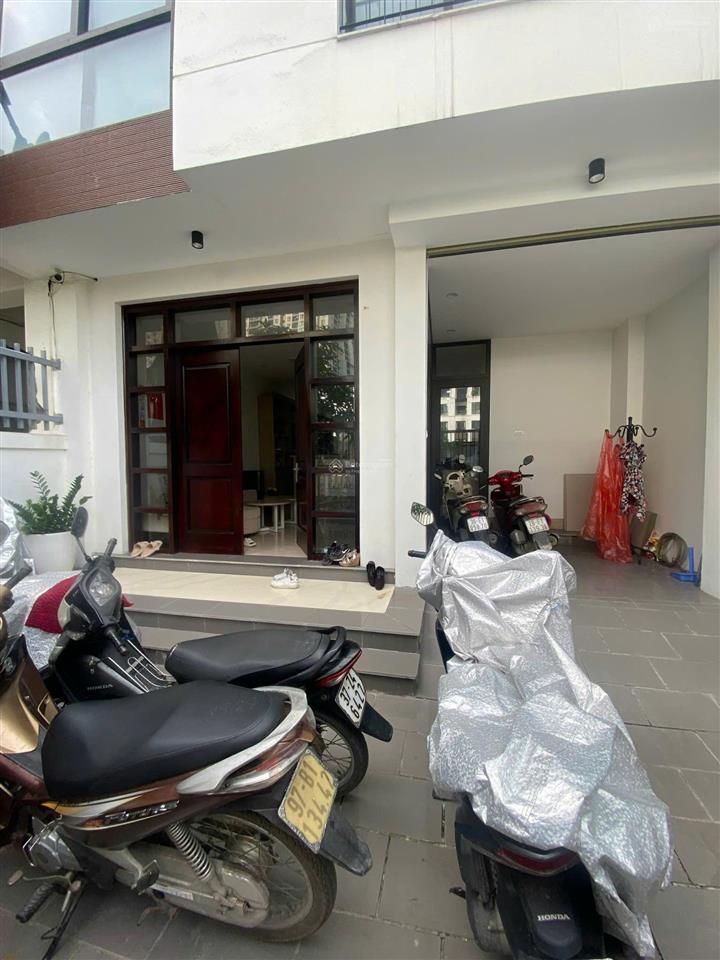Cho thuê nhà kđt hoàng thành mỗ lao  nguyễn văn lộc. dt 120m2, 5 tầng, thang máy. giá 48tr