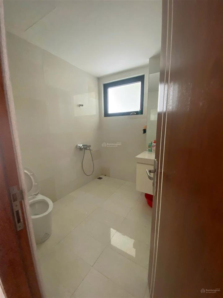 Cho thuê nhà kđt hoàng thành mỗ lao  nguyễn văn lộc. dt 120m2, 5 tầng, thang máy. giá 48tr