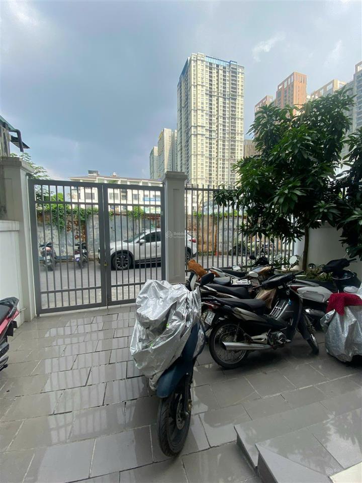 Cho thuê nhà kđt hoàng thành mỗ lao  nguyễn văn lộc. dt 120m2, 5 tầng, thang máy. giá 48tr