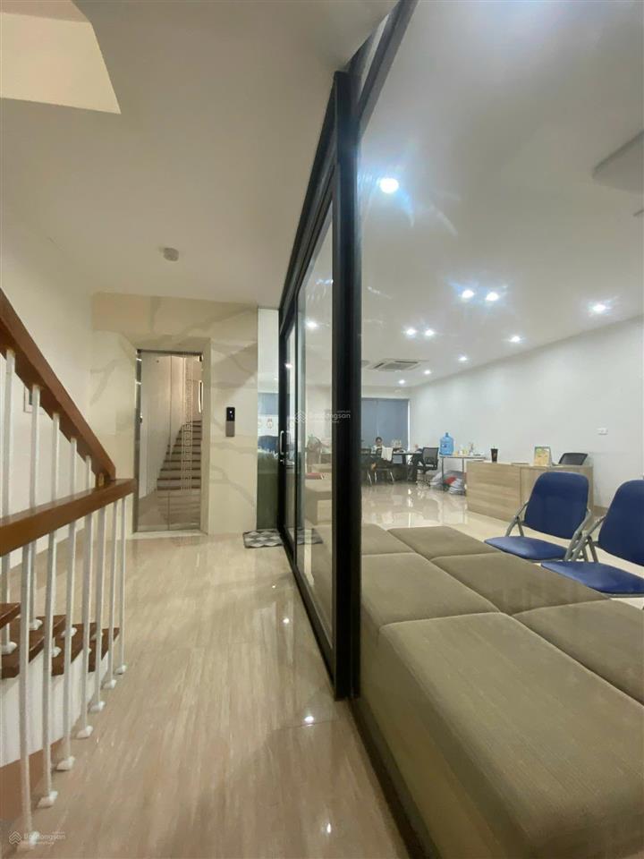 Cho thuê nhà kđt hoàng thành mỗ lao  nguyễn văn lộc. dt 120m2, 5 tầng, thang máy. giá 48tr