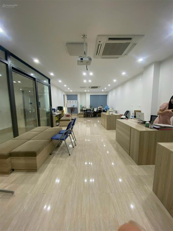 Cho thuê nhà kđt hoàng thành mỗ lao  nguyễn văn lộc. dt 120m2, 5 tầng, thang máy. giá 48tr