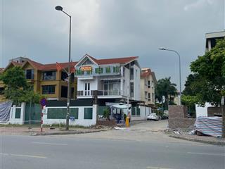 Cho thuê nhà mp đỗ đức dục  mễ trì  nam từ liêm (đối diện ks mariot hn) 250m2 lô góc. giá 120tr