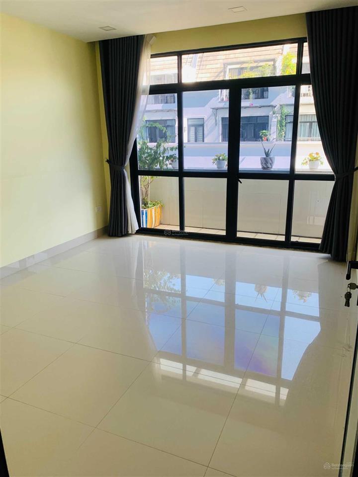 Cho thuê nhà mặt phố hàm nghi  nam từ liêm 93m², 5 tầng mt 6m. thông sàn. giá 85tr/th