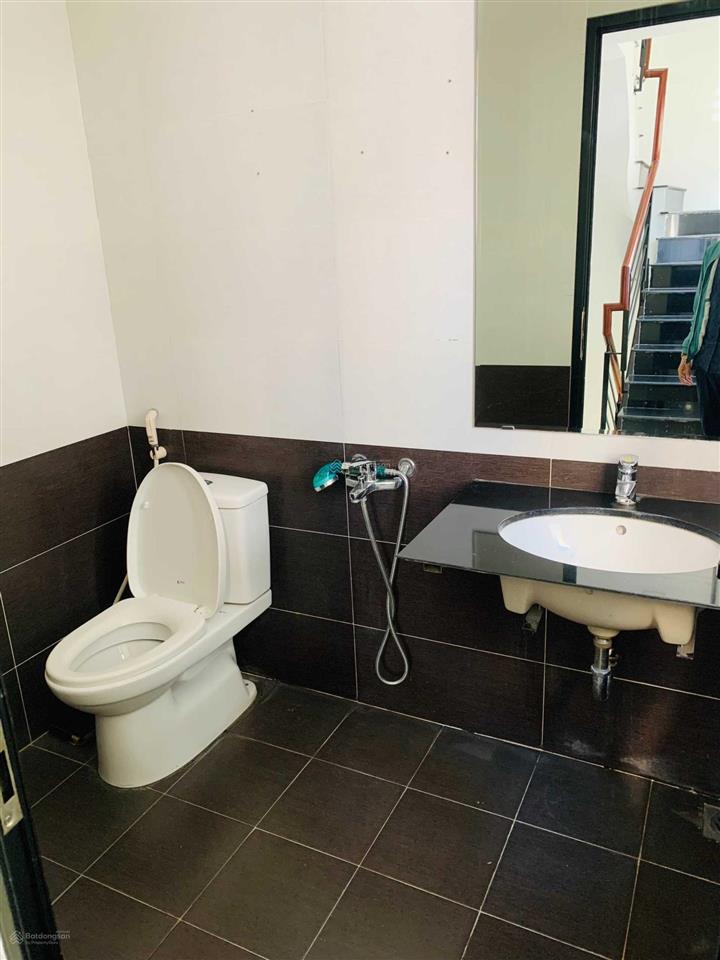 Cho thuê nhà mặt phố hàm nghi  nam từ liêm 93m², 5 tầng mt 6m. thông sàn. giá 85tr/th