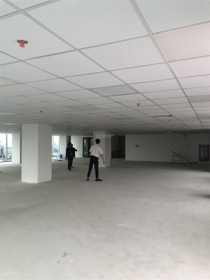 Cho thuê sàn văn phòng ngay ngã tư vạn phúc  hà đông 260m2/sàn. mặt tiền 12m. giá 30tr