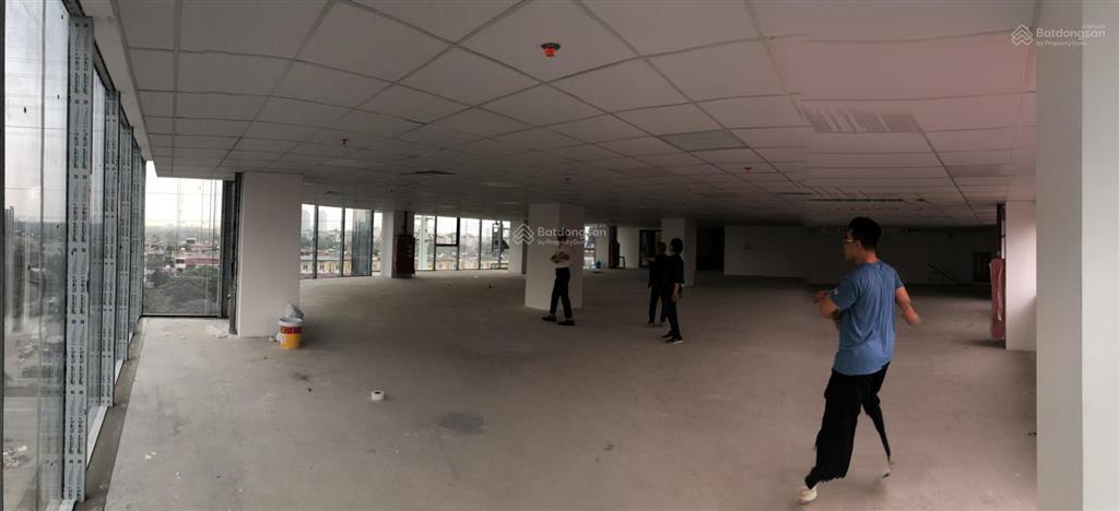 Cho thuê sàn văn phòng ngay ngã tư vạn phúc  hà đông 260m2/sàn. mặt tiền 12m. giá 30tr