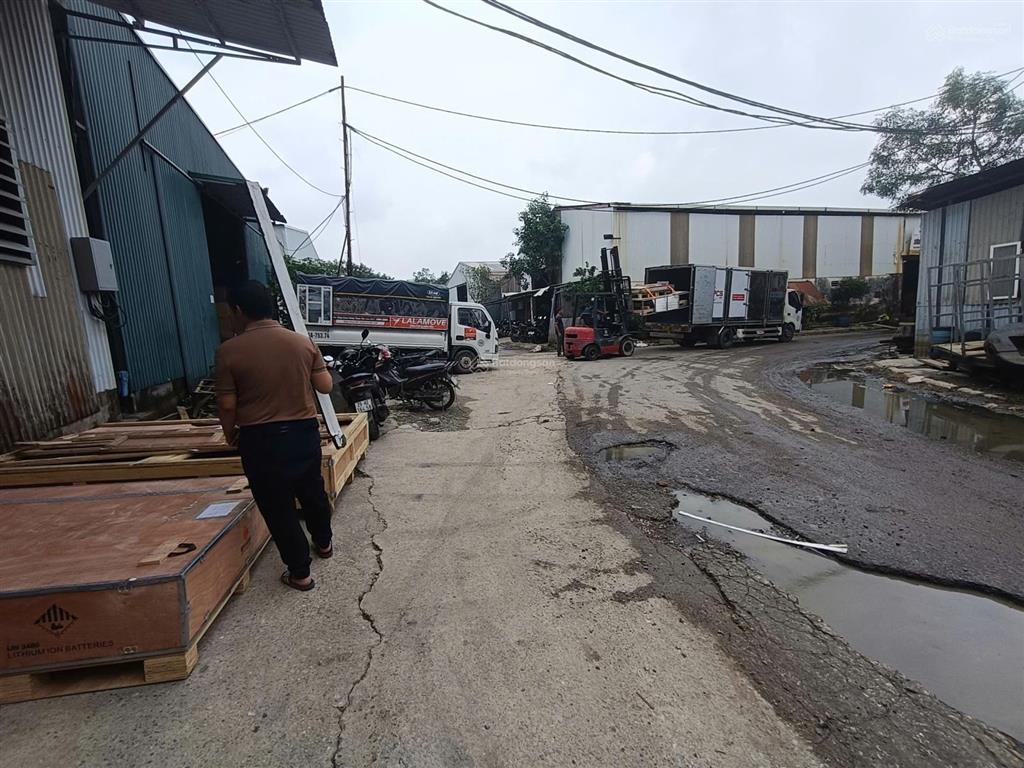 Cho thuê kho xưởng coma5 đường 70 tây mỗ, nam từ liêm, dt 600m2 xuất vat, điện 3fa, xe công, bảo vệ