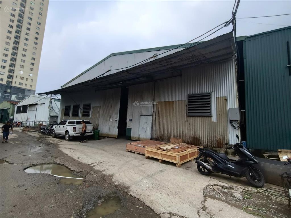 Cho thuê kho xưởng coma5 đường 70 tây mỗ, nam từ liêm, dt 600m2 xuất vat, điện 3fa, xe công, bảo vệ