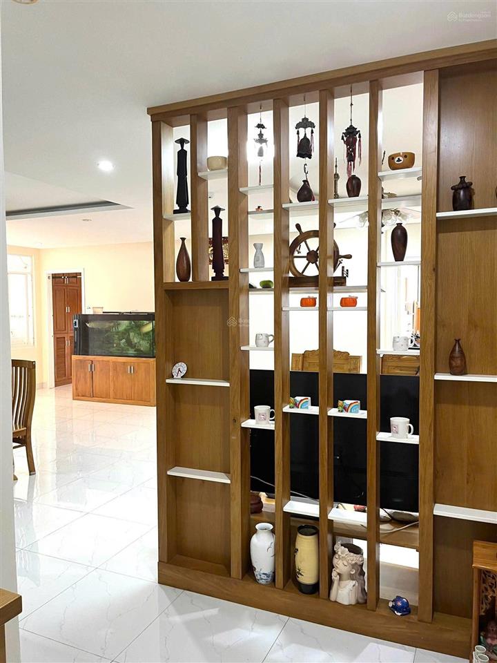 Bán căn góc seaview 137m2, 3pn, 2wc giá 3tỷ 550tr.call 0989 116 *** mr hà!