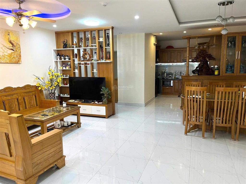 Bán căn góc seaview 137m2, 3pn, 2wc giá 3tỷ 550tr.call 0989 116 *** mr hà!