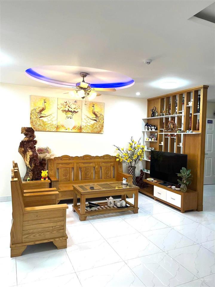 Bán căn góc seaview 137m2, 3pn, 2wc giá 3tỷ 550tr.call 0989 116 *** mr hà!