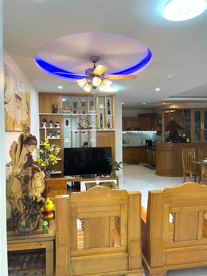 Bán căn góc seaview 137m2, 3pn, 2wc giá 3tỷ 550tr.call 0989 116 *** mr hà!