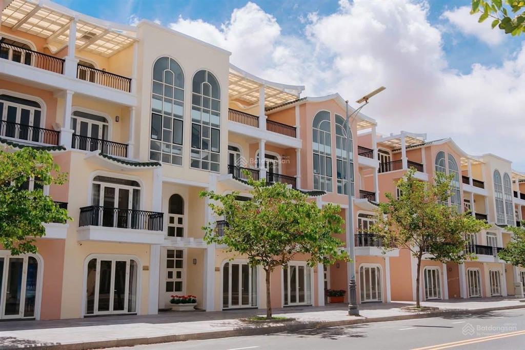 Duy nhất căn shophouse, đường 24m đường hoa hậu diện tích 108m2, giá 52,7 tr/m2,  0969 614 ***