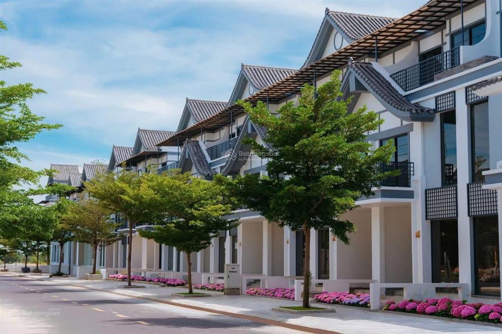 Duy nhất căn shophouse, đường 24m đường hoa hậu diện tích 108m2, giá 52,7 tr/m2,  0969 614 ***