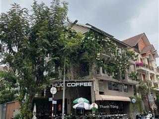 Góc 2mt hoa phượng + cù lao, phú nhuận  8x18m  hầm 5 tầng  hđt 150 triệu  giá 60 tỷ