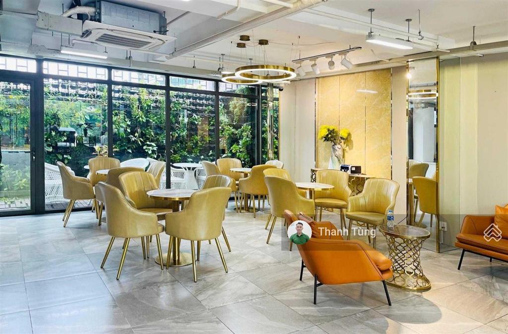 Góc 2mt hoa phượng + cù lao, phú nhuận  8x18m  hầm 5 tầng  hđt 150 triệu  giá 60 tỷ