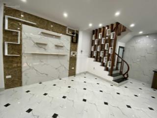 Cho thuê nhà ô tô đỗ cửa phố giang văn minh 70m2 4t các tầng thông sàn. có sân để xe máy. 20tr/th