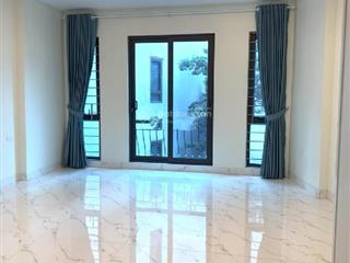 Cho thuê nhà phố đội cấn 40m2 x 3t, có 3 phòng ngủ gần full đồ. phù hợp ở gia đình 10tr/th
