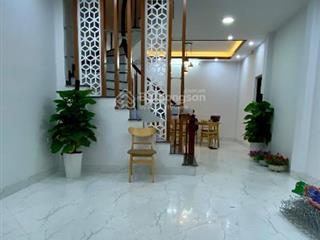 Cho thuê nhà riêng tại phố hoàng cầu, 60m2 x 5t, có gara ô tô. nhà mới, đồ cơ bản. 18tr/th