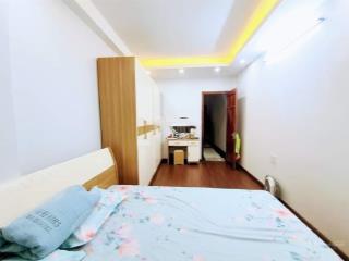 Cho thuê nhà 3 phòng ngủ phố hoàng cầu. 40m2 x 3 tầng, full đồ. phù hợp ở gđ, nhóm nhỏ. 15tr/th