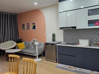 Cho thuê căn hộ 2pn, chung cư intracom nhật tân  5 phút sang tây hồ  cầu giấy