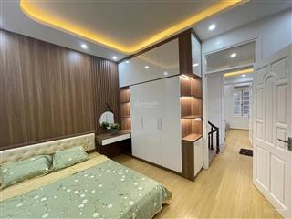 Bán nhà 3 tầng cổ điển  taxi đỗ cửa  chân cầu thăng long  giá 4.8 tỷ có thương lượng