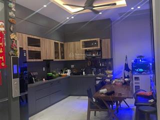 Bán nhà đẹp thang máy 5 lầu nguyễn văn công gv giá 9,4 tỷ