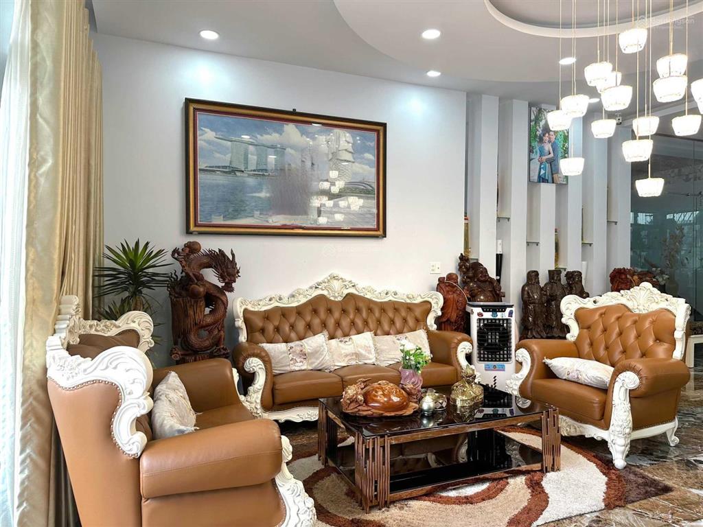 Tt chính xác 100%. bán siêu phẩm góc 2mt cao thắng p4, q3 (16x16m). hđt 350 triệu/th. giá 130 tỷ