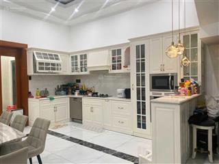 Bán căn góc view công viên , full nội thất nhập khẩu cao cấp, có thang máy giá 24 tỷ