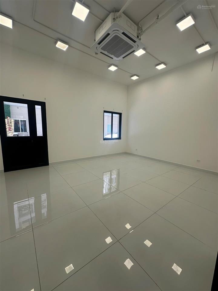 Cho thuê nguyên căn nhà phố saritown sala 5 tầng giá 140 triệu/tháng  đã hoàn thiện