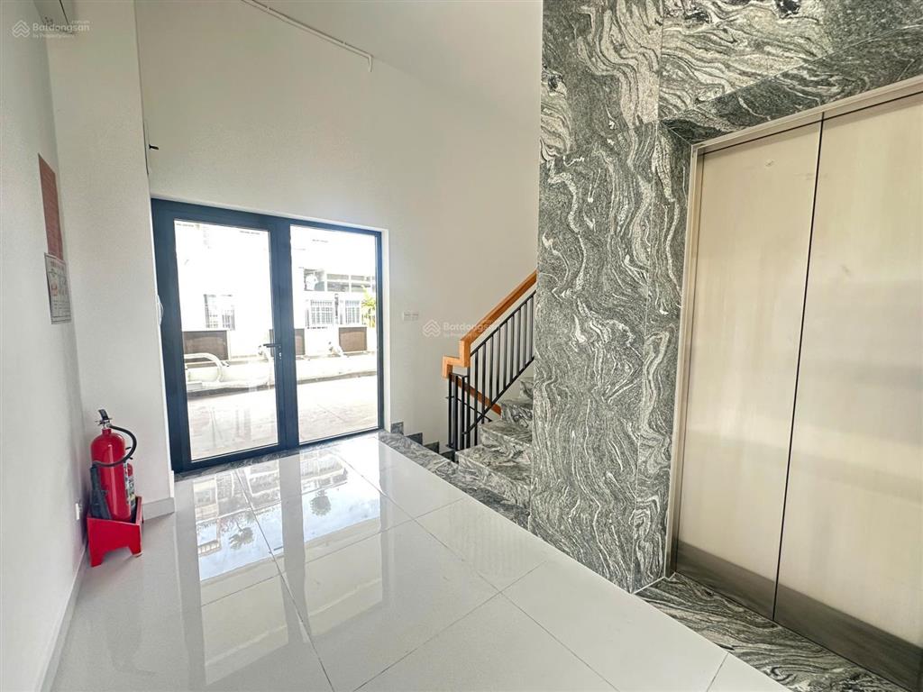 Cho thuê nguyên căn nhà phố saritown sala 5 tầng giá 140 triệu/tháng  đã hoàn thiện