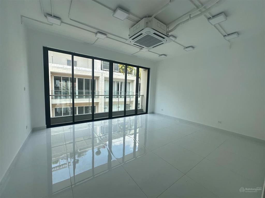 Cho thuê nguyên căn nhà phố saritown sala 5 tầng giá 140 triệu/tháng  đã hoàn thiện