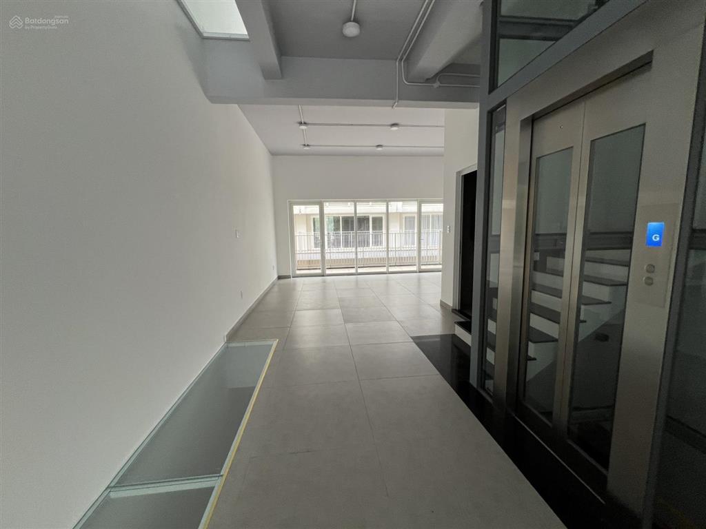 Cho thuê nguyên căn nhà phố saritown sala 5 tầng giá 140 triệu/tháng  đã hoàn thiện