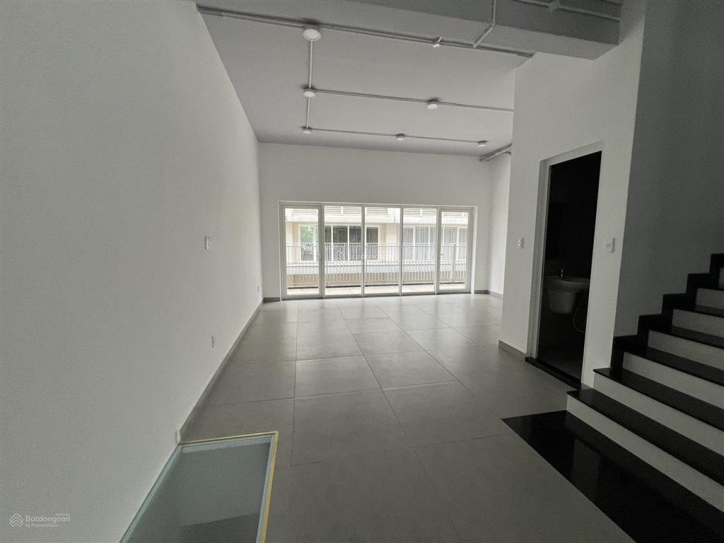 Cho thuê nguyên căn nhà phố saritown sala 5 tầng giá 140 triệu/tháng  đã hoàn thiện
