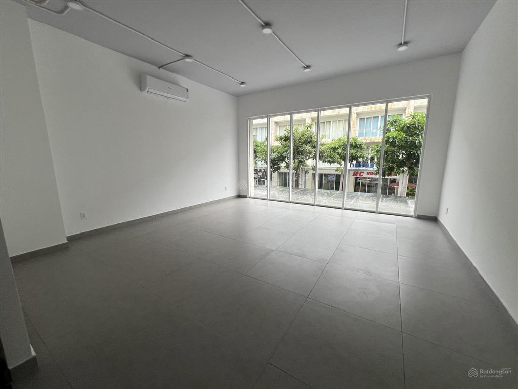 Cho thuê nguyên căn nhà phố saritown sala 5 tầng giá 140 triệu/tháng  đã hoàn thiện