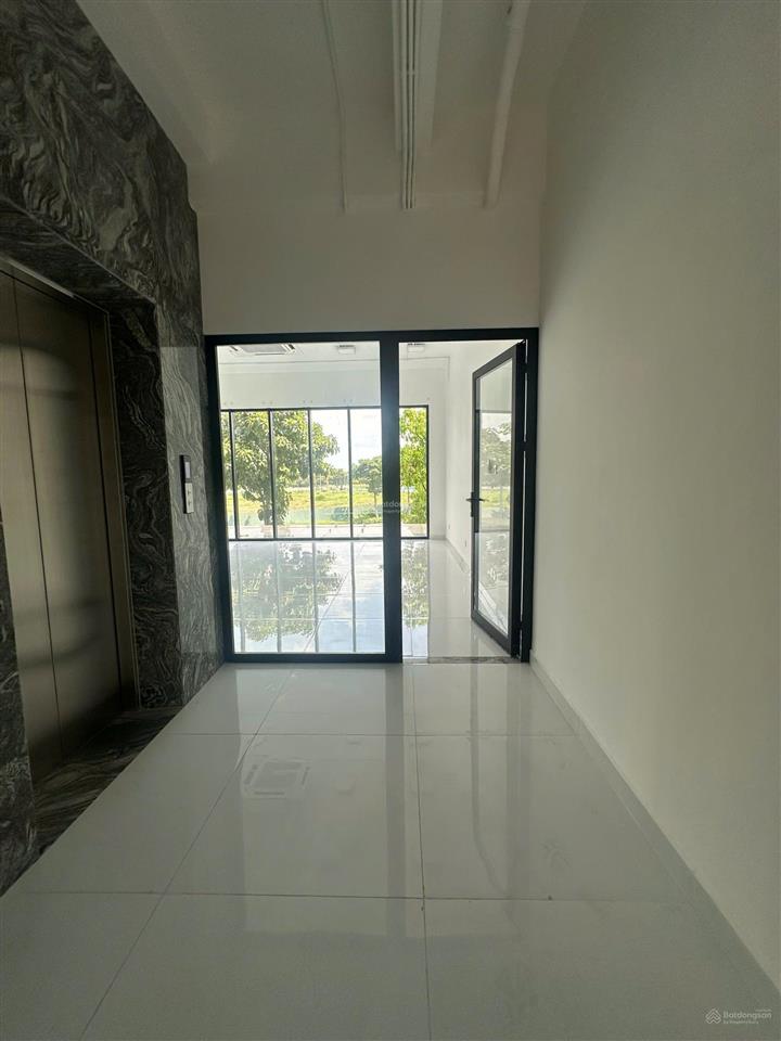 Cho thuê nguyên căn nhà phố saritown sala 5 tầng giá 140 triệu/tháng  đã hoàn thiện